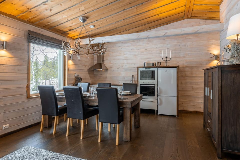 Kitchen or kitchenette, Dining area, oven, pet friendly, stove, toaster