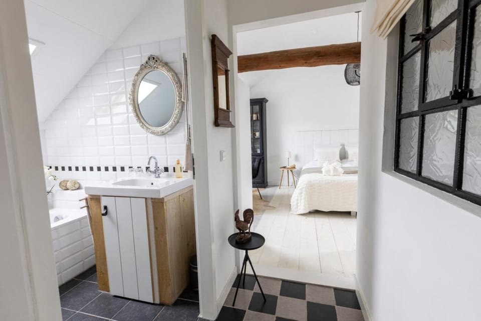 Bathroom, Photo of the whole room, Bedroom
