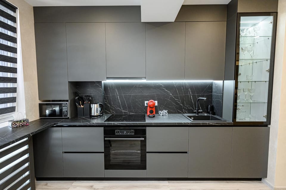 Coffee/tea facilities, Kitchen or kitchenette, minibar, stove