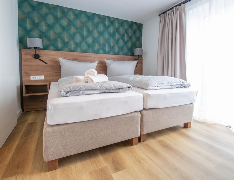 Bed, Bedroom, towels