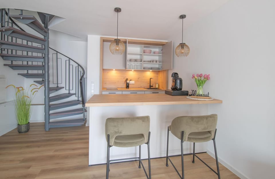 Coffee/tea facilities, Kitchen or kitchenette, Dining area