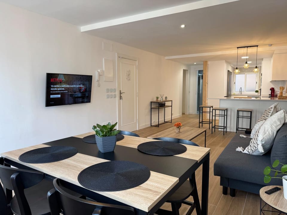 CENTRO VIGO Apartamento reformado, AVE-VIALIA - muy céntrico 5PAX Apartment in Vigo