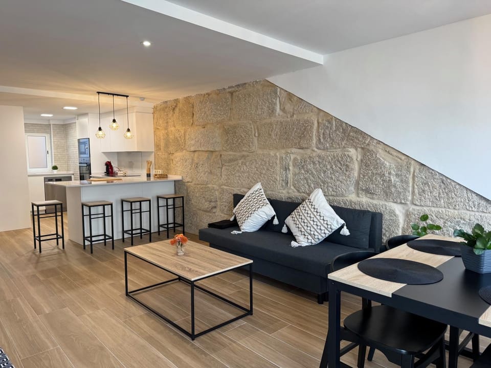CENTRO VIGO Apartamento reformado, AVE-VIALIA - muy céntrico 5PAX Apartment in Vigo