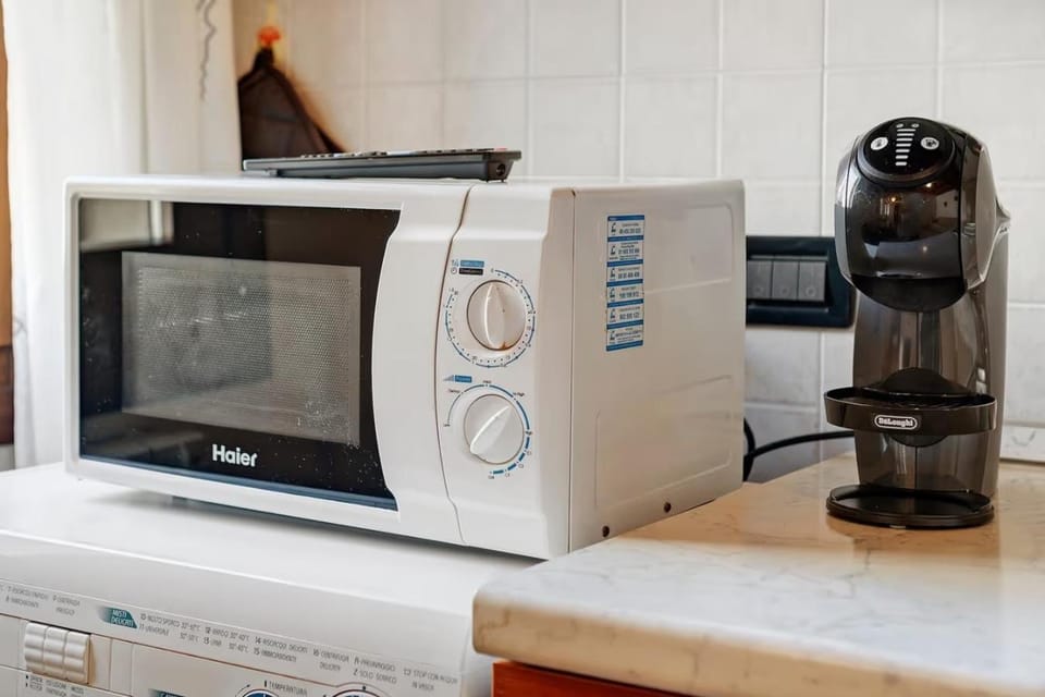Coffee/tea facilities, microwave