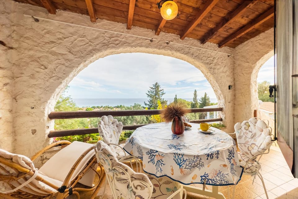 Natural landscape, Balcony/Terrace, Dining area