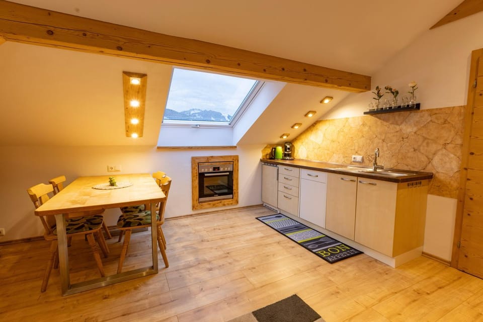 Dining area, kitchen