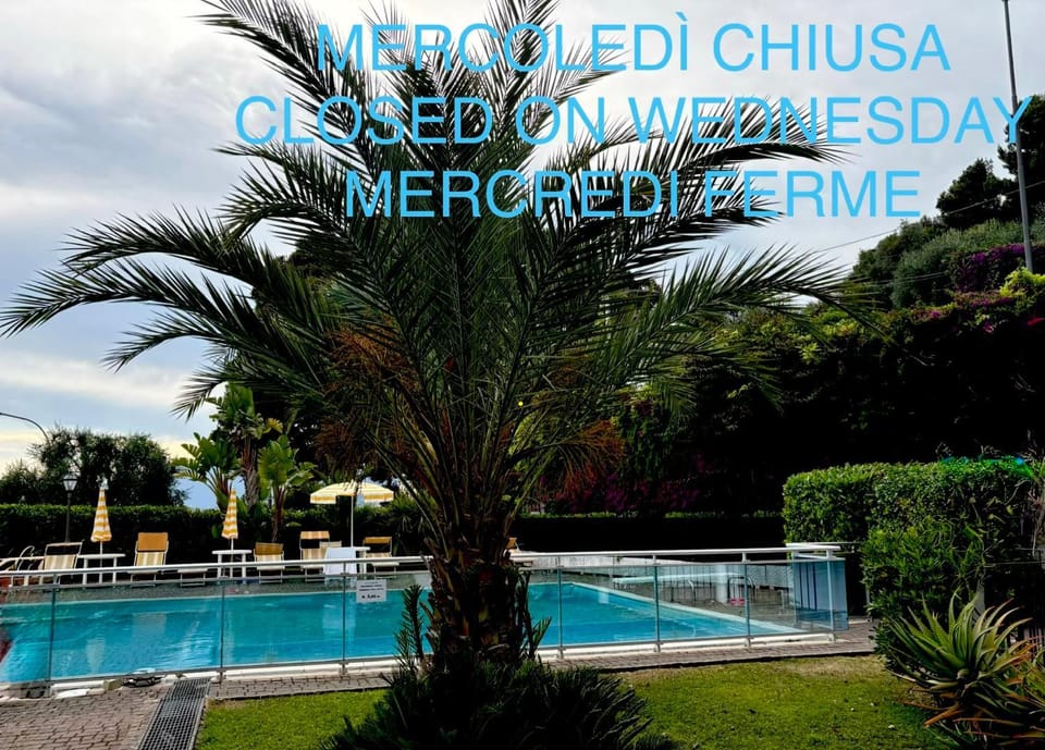 Magico Relax Bordighera-Open space con piscina, parcheggio privato gratuito e vista mare Apartment in Bordighera