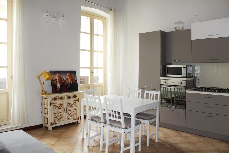 Kitchen or kitchenette, Seating area, Dining area, dishwasher, stove