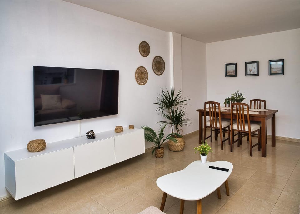 TV and multimedia, Living room, Dining area