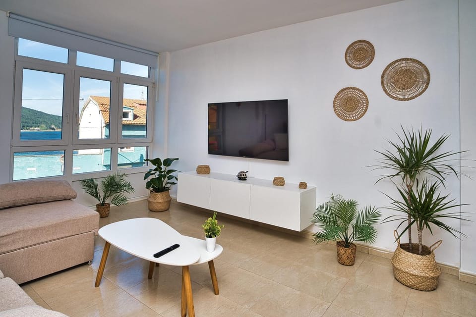 TV and multimedia, Living room, Sea view