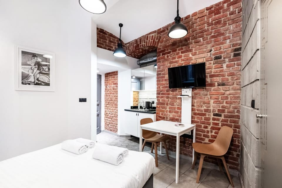 Bed, Kitchen or kitchenette