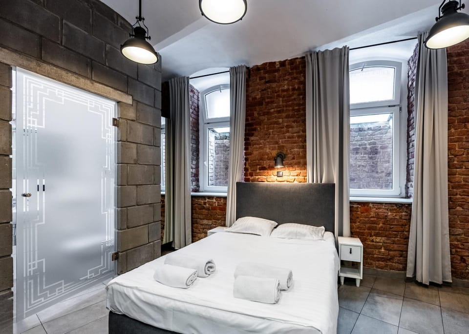 Bed, Photo of the whole room, towels