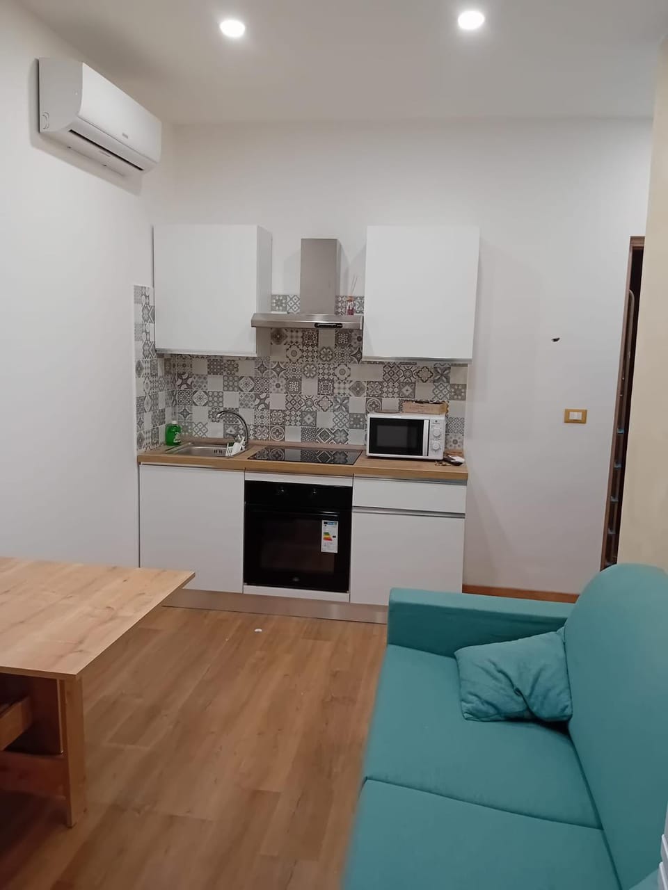 Living room, Dining area, oven, pet friendly