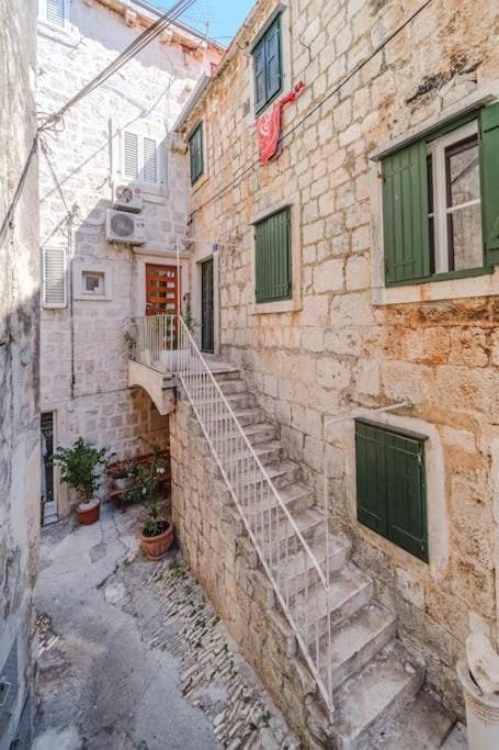 Studio Golden Sunset Supetar Apartment in Split-Dalmatia County
