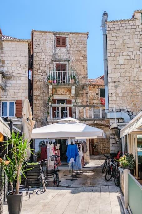 Studio Golden Sunset Supetar Apartment in Split-Dalmatia County