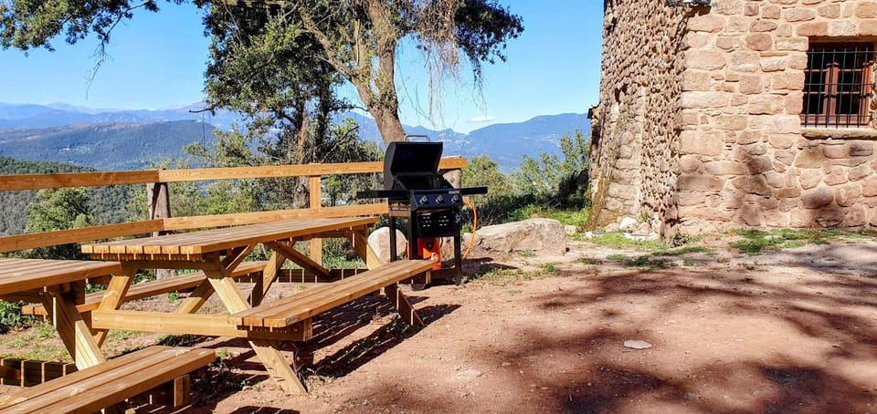 BBQ facilities, Garden, Dining area, Mountain view