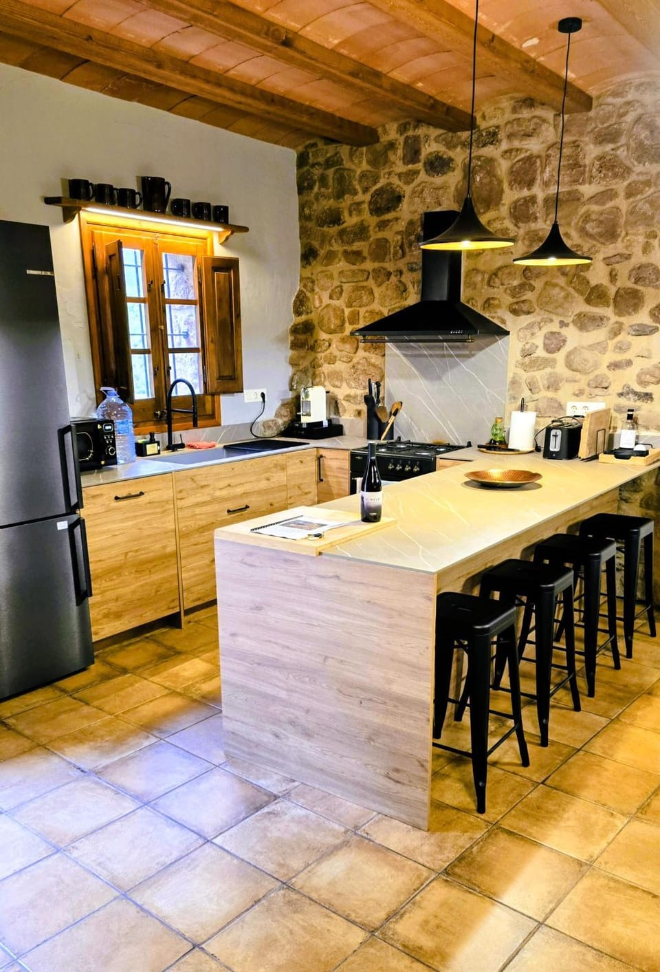 Kitchen or kitchenette, dishwasher, microwave, oven