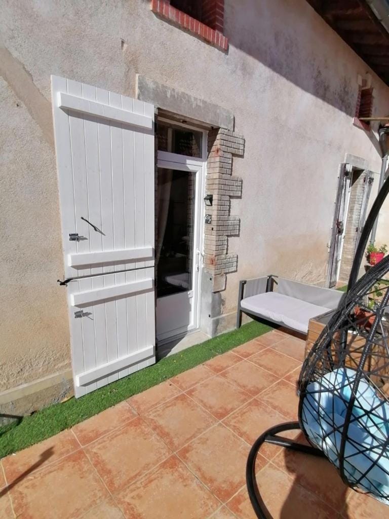 Patio, Day