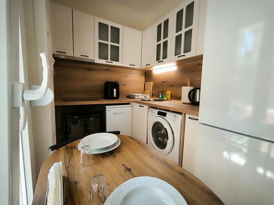 Port View, Veranda, 80 sqm, Spacious place for 6 Apartment in Thessaloniki