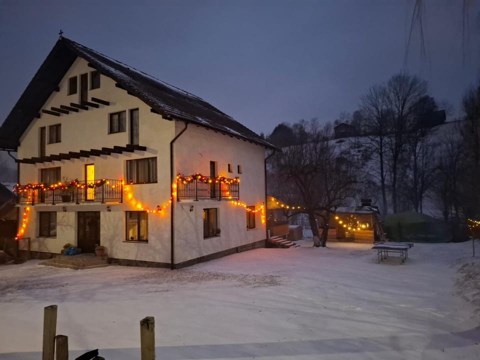 Casa Gospodarului Bed and Breakfast in Brașov County