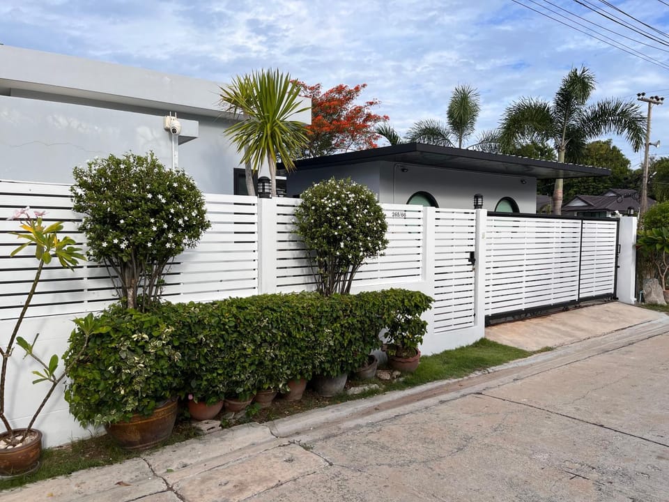 Property building, Quiet street view