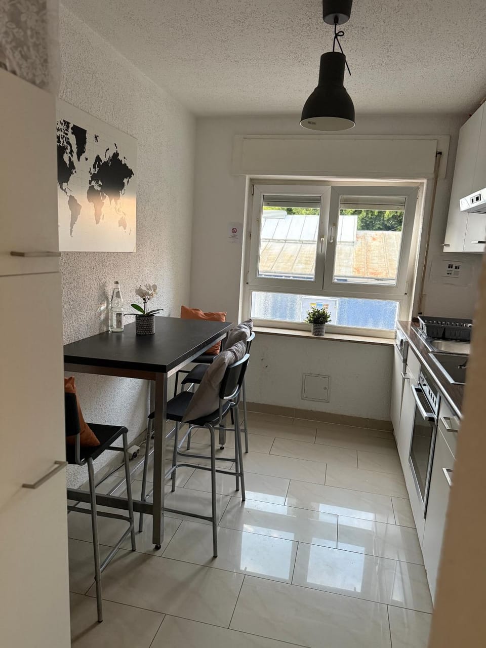 Kitchen or kitchenette, Dining area, stove