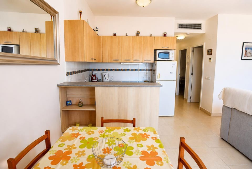 224-Apartamento con vistas a canal y piscina Apartment in Alt Empordà