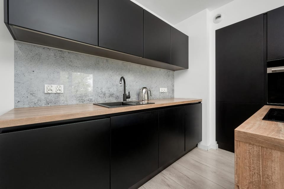 Coffee/tea facilities, Kitchen or kitchenette, stove