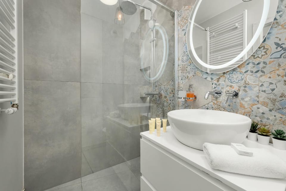 Shower, Bathroom, towels
