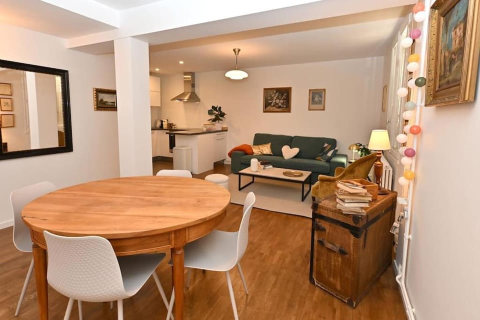 Living room, Dining area