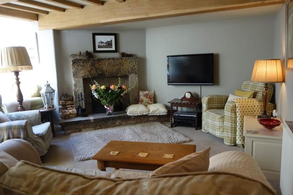 Communal lounge/ TV room, Living room