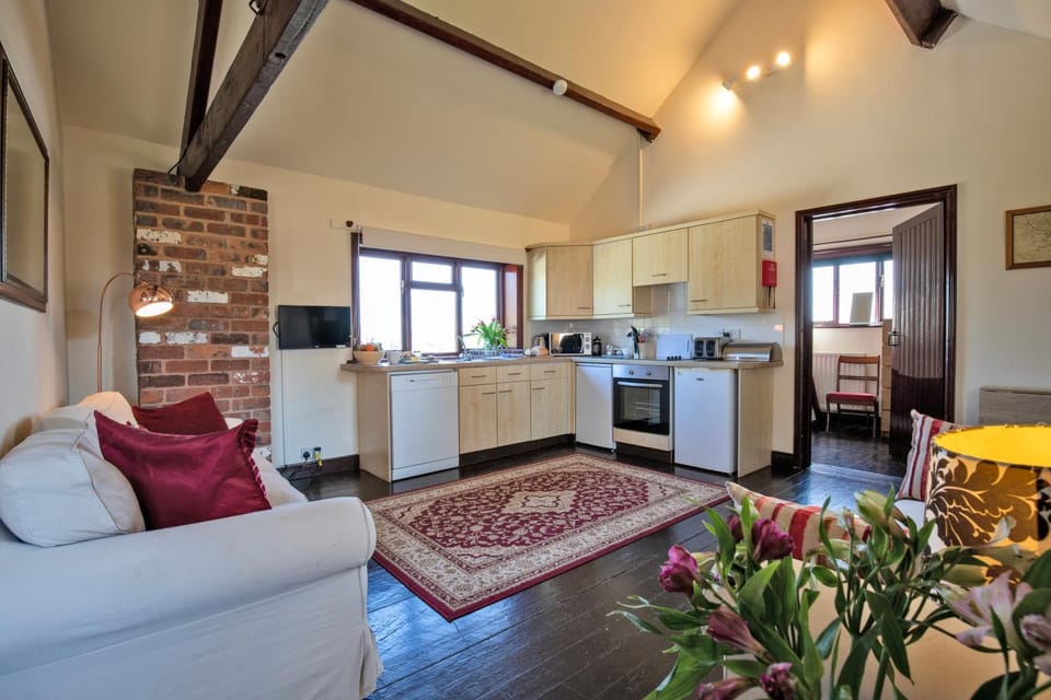 Kitchen or kitchenette, Seating area, oven, stove