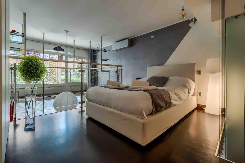 Bed, Night, Photo of the whole room, Bedroom, furniture, furniture, towels, towels