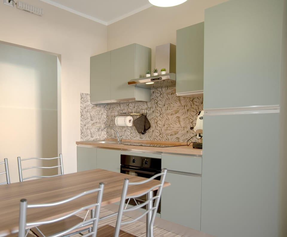 Kitchen or kitchenette, Seating area, Dining area, stove, kitchen, kitchen