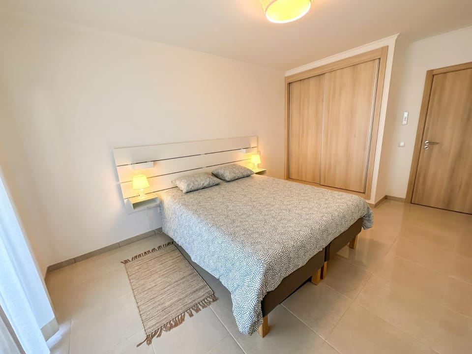 Bed, Bedroom, wardrobe, air conditioner