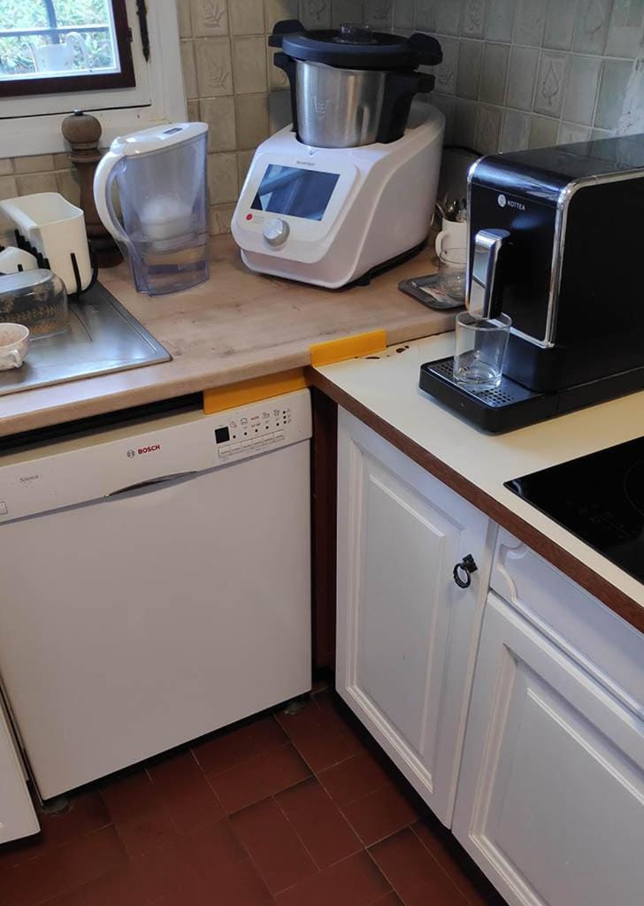 Kitchen or kitchenette