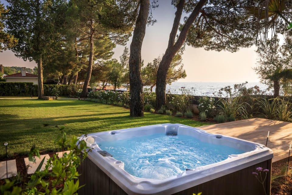 Hot Tub, Hot Tub