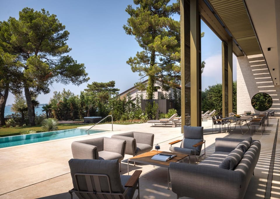 Balcony/Terrace, Seating area, Swimming pool