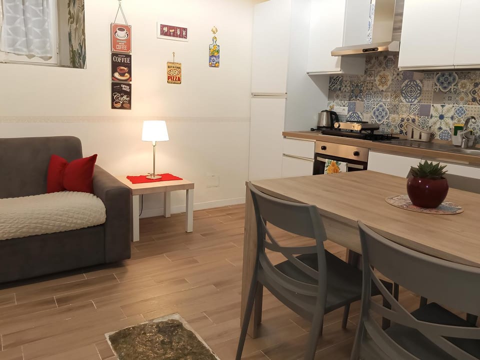 Seating area, Dining area