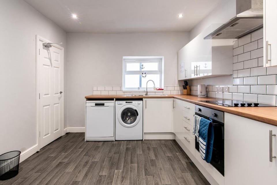 Maritime House One - 4BR for 10 Near City Centre Bed and Breakfast in Hull