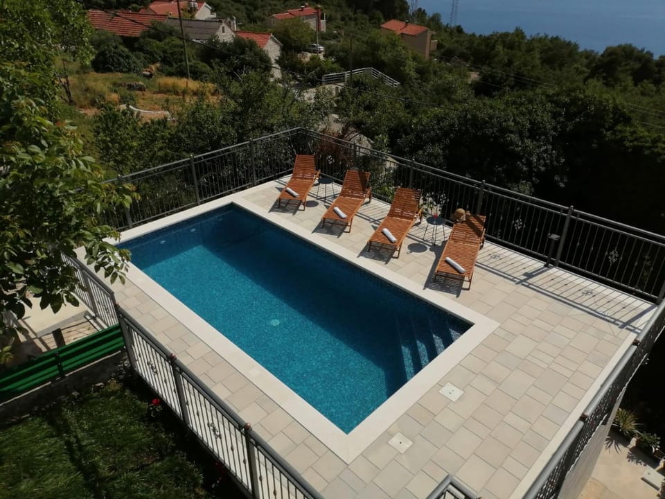 Day, Natural landscape, Pool view, Swimming pool, sunbed