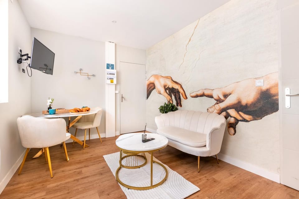 Living room, Seating area, Dining area