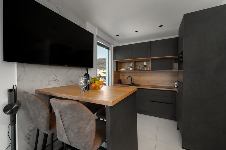 TV and multimedia, Coffee/tea facilities, Seating area, Food, Dinner, dishwasher, kitchen, air conditioner