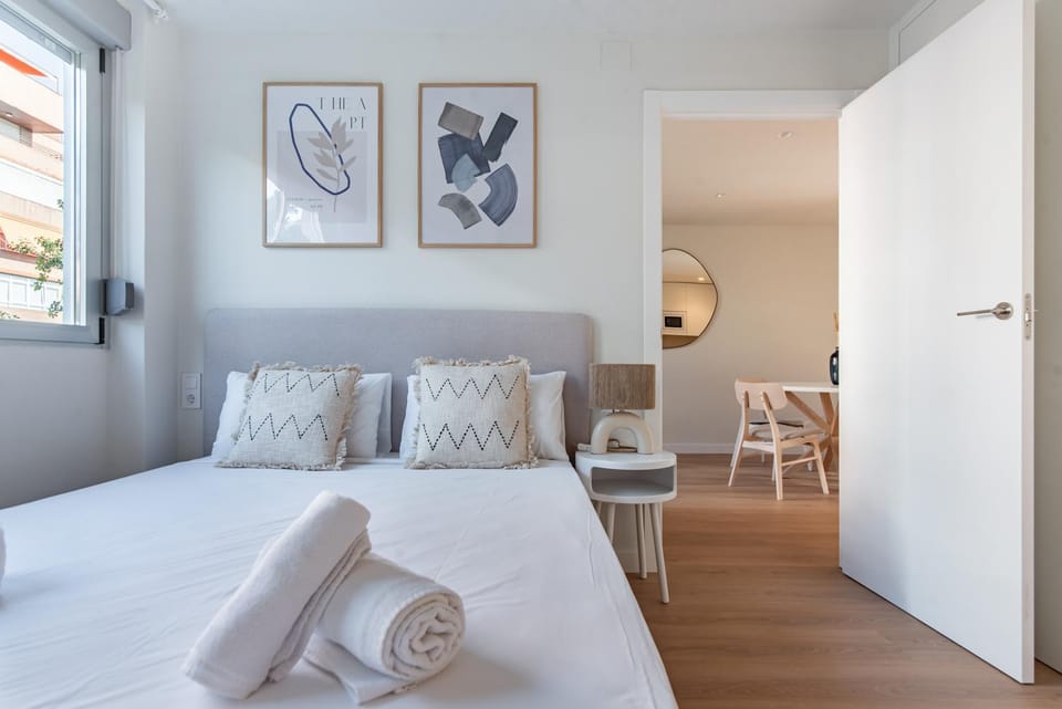 Photo of the whole room, Bedroom