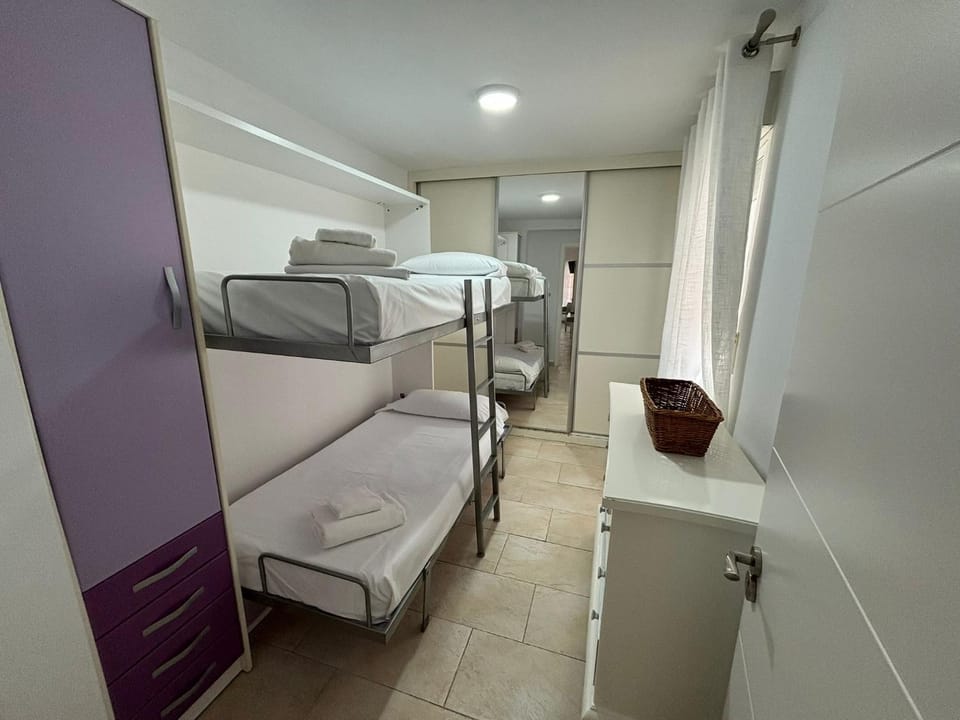 Bed, Photo of the whole room, Bedroom, bunk bed, towels