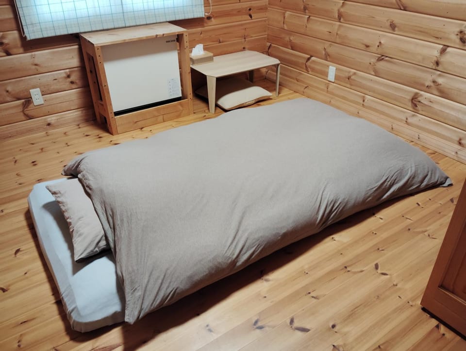 Siodomi Marinki share wood lodge, pets allowed for a fee Hostel in Japan