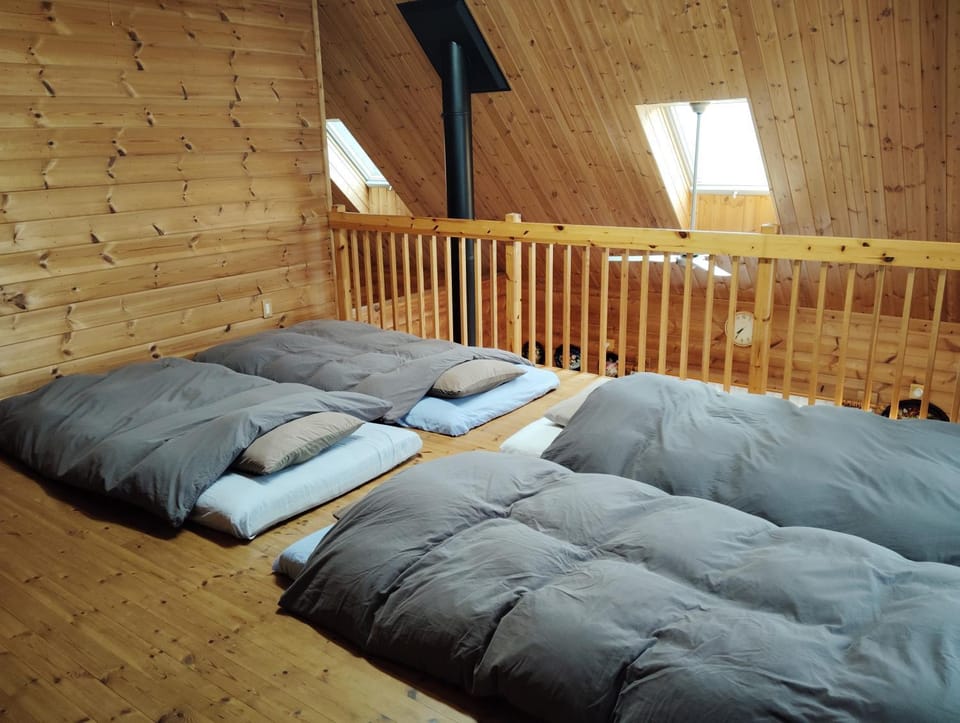 Siodomi Marinki share wood lodge, pets allowed for a fee Hostel in Japan