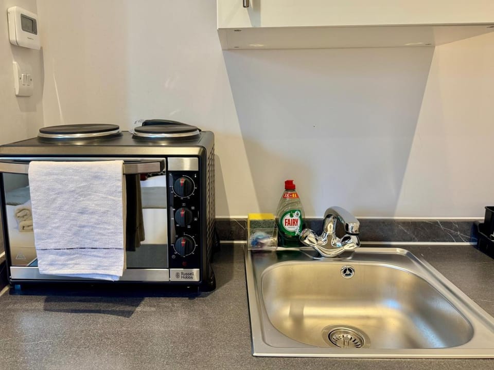 Trendy Studio Near Tube in Shepherds Bush Hotspot - Pass the Keys Apartment in London