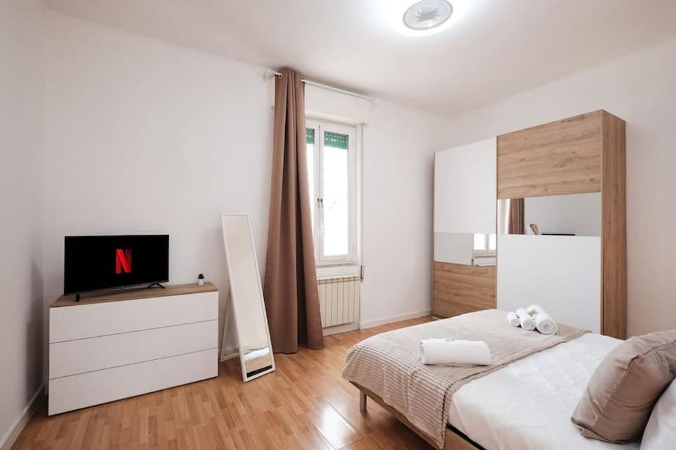 Penthouse 200 meters from metro Wi-Fi and AC Apartment in Rome