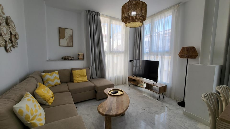 Communal lounge/ TV room, TV and multimedia, Living room, Seating area